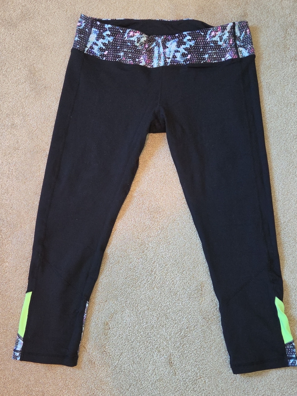 Lululemon Black Mosaic Space Green Blue Trim Cropped Capri Leggings Size 12